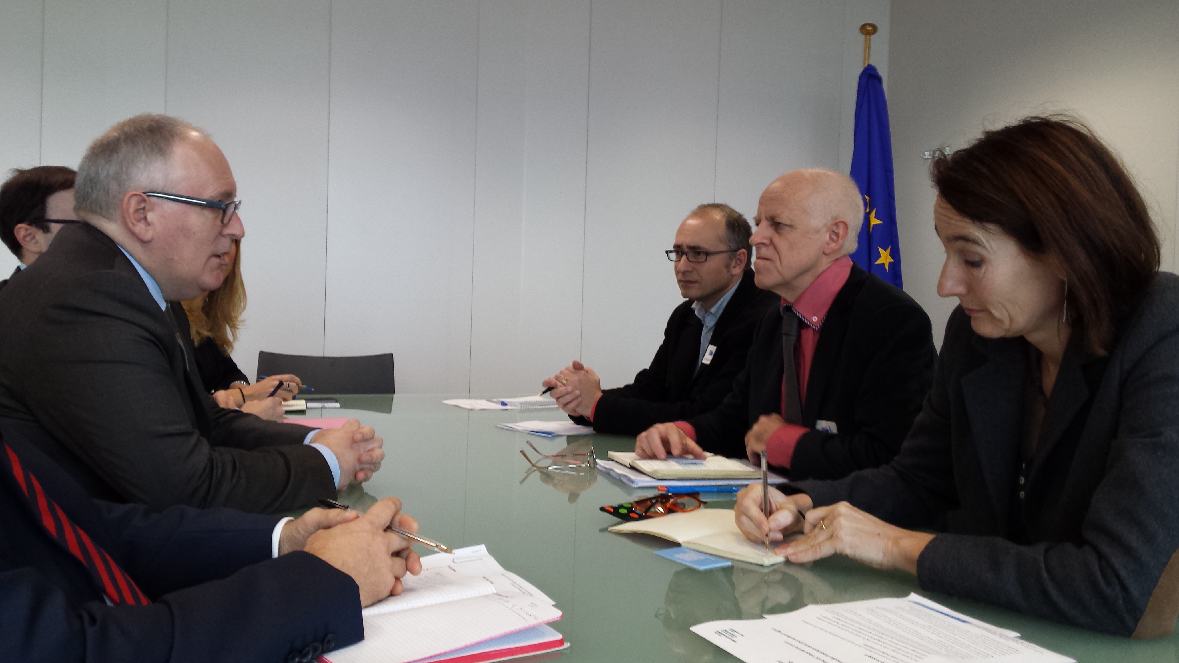The EFJ delegation (on the right) including General Secretary Ricardo Gutierrez, President Mogens Blicher Bjerrregård, Director Renate Schroeder met with the European Commission First Vice-President Frans Timmermans and his cabinet. © EFJ